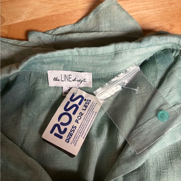 Green cropped buttoned shirt - Picture 3 of 4